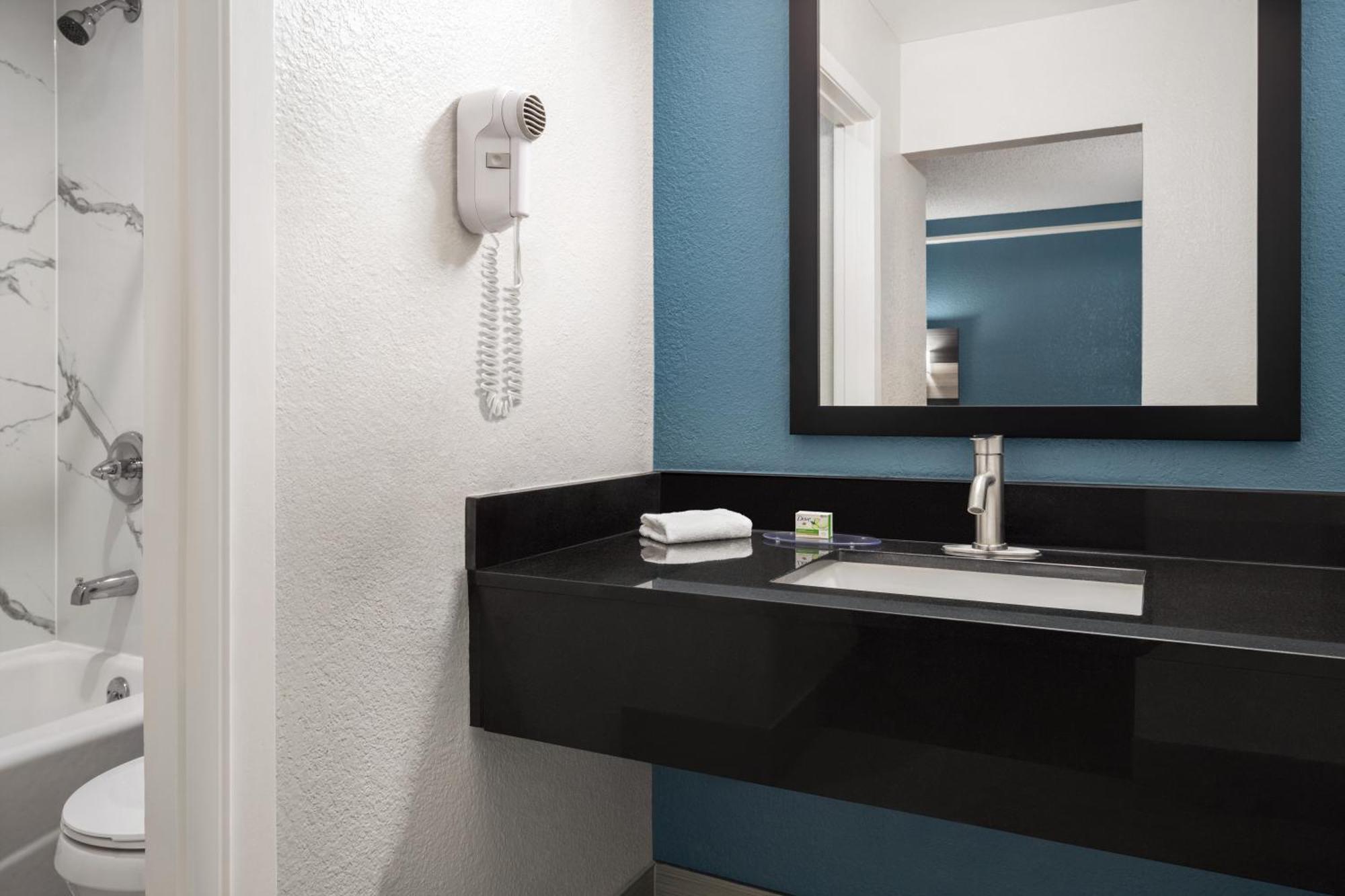 La Quinta Inn By Wyndham Victoria Dış mekan fotoğraf