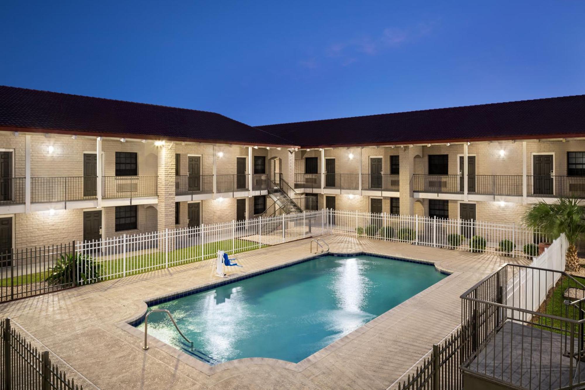La Quinta Inn By Wyndham Victoria Dış mekan fotoğraf