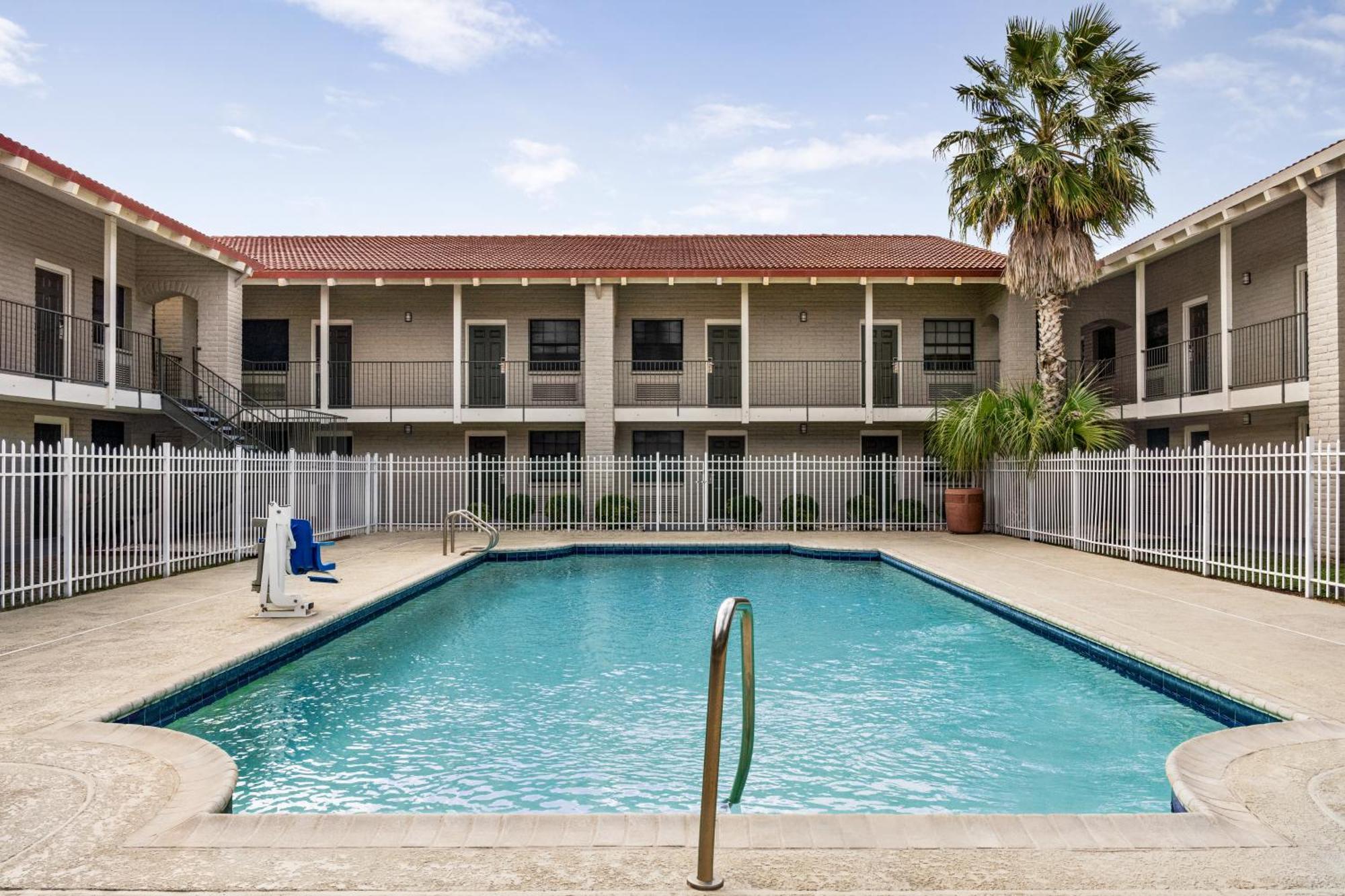 La Quinta Inn By Wyndham Victoria Dış mekan fotoğraf